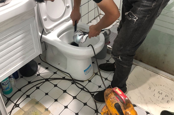 青白江马桶堵塞自己疏通还是找师傅？专业上门服务让你省时更省心